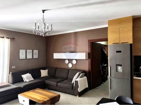 Shitet apartament 2+1+2 perballe Kompleksit Delijorgji.