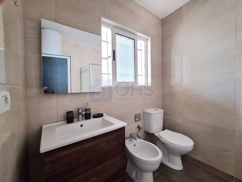 A private one-story house is for rent at Pazari i Ri.