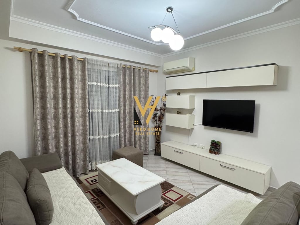 1+1 Apartment with Balcony for Rent in the Paris Commune 600 Euro