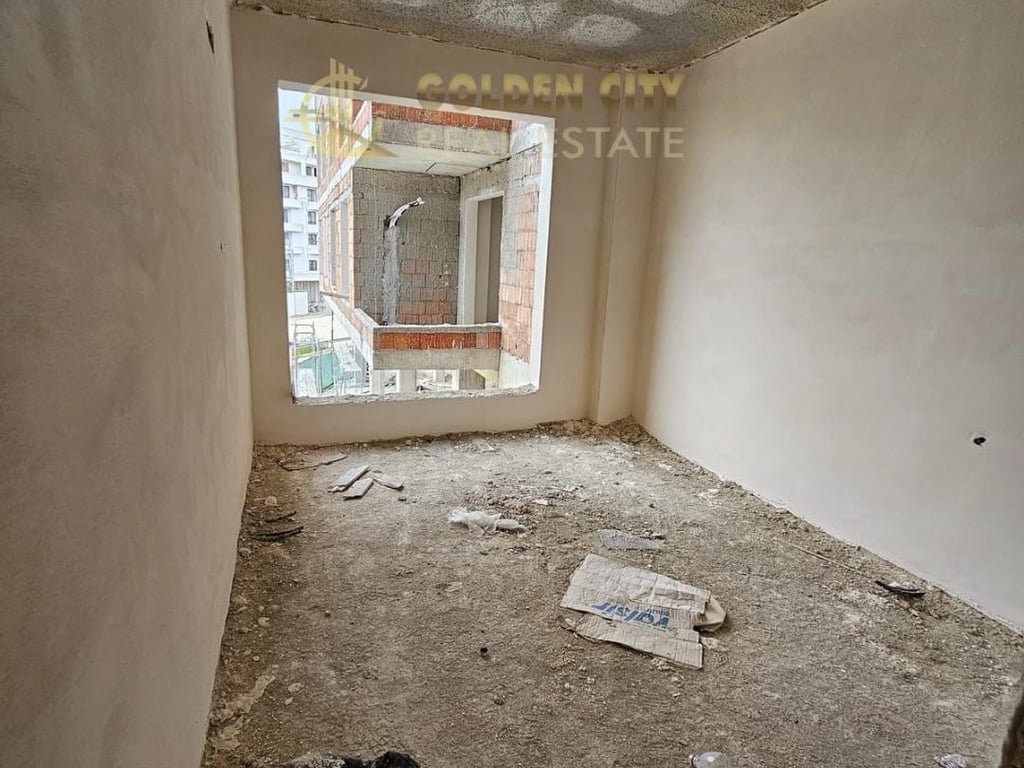 Shitet Apartament 1+1