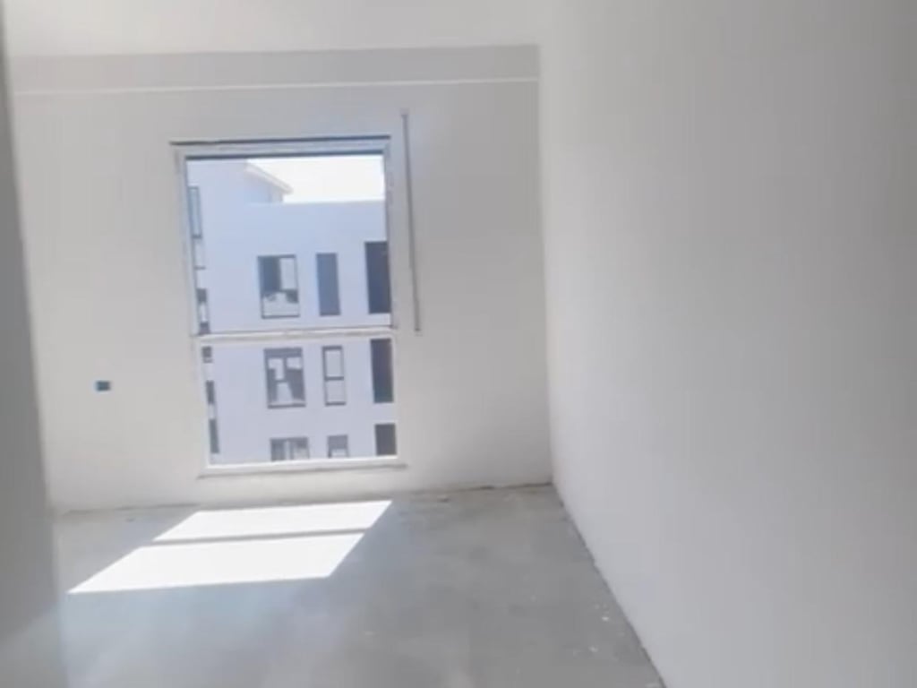 Vendesi appartamento 2+1+2 a Kamez.