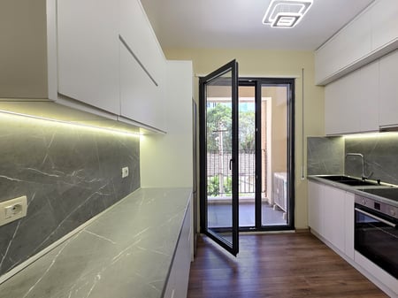 Apartament i bollshëm 1+1 tek ish tregu elektrik  .