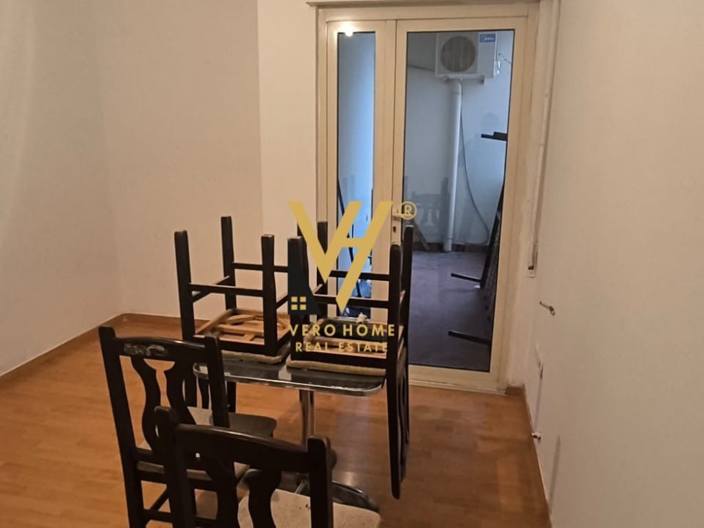 JEPET ZYRE 130 M2 ME QERA TE KOMUNA E PARISIT 1.200 EURO