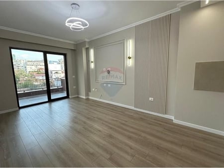 2+1 apartment for rent on Myslym Shyri Street!