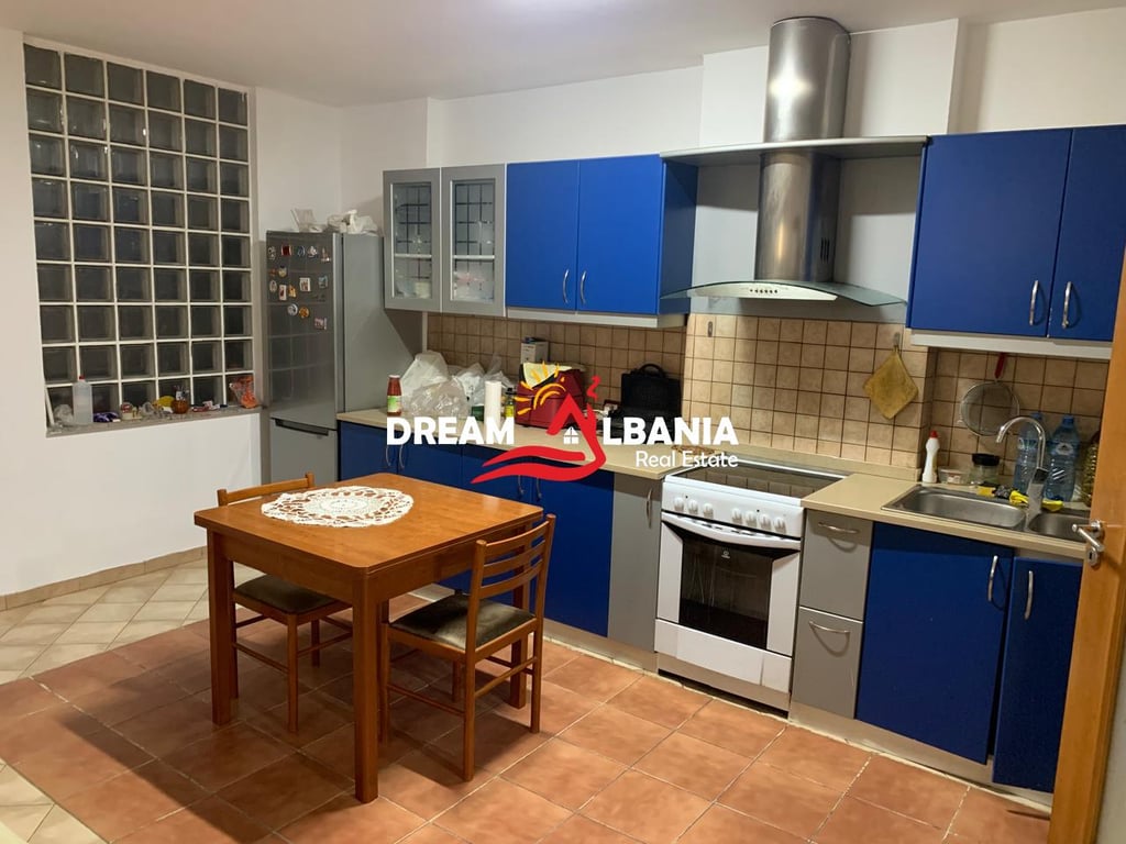 Shitet super apartament 3+1+2 prane rruges se Elbasanit (ID 4131423)