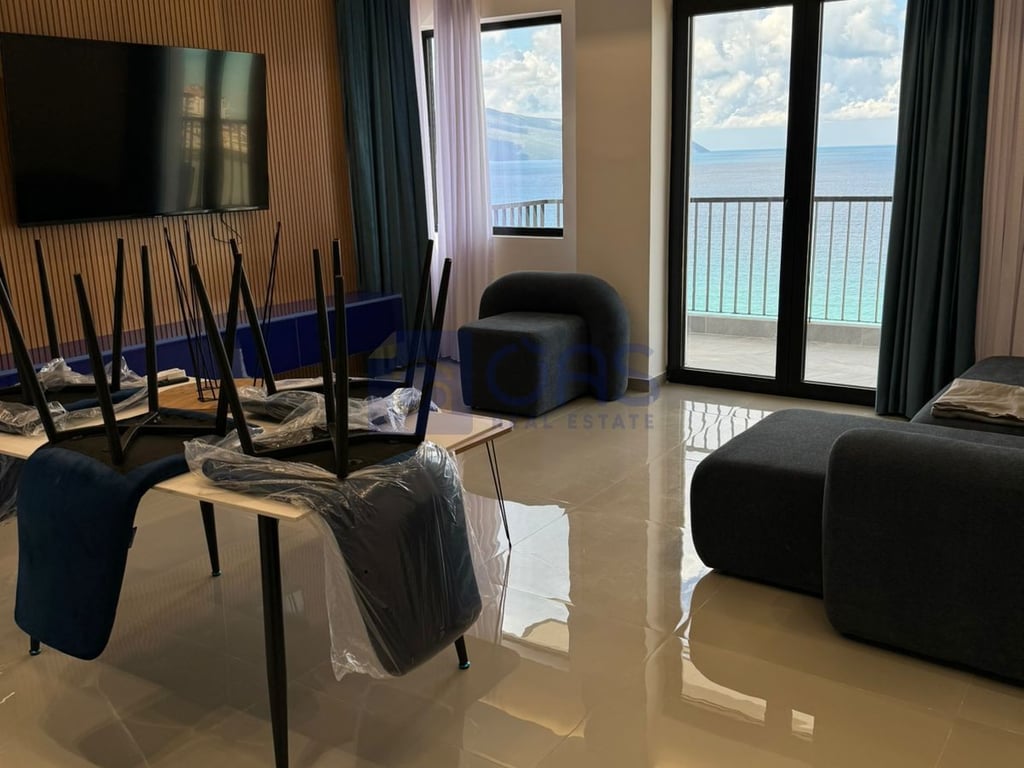 For sale, a super 2+1 apartment with a sea view in Vlorë.
