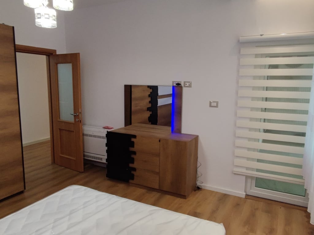 Affittasi appartamento 2+1 vicino alla Comune di Parigi.