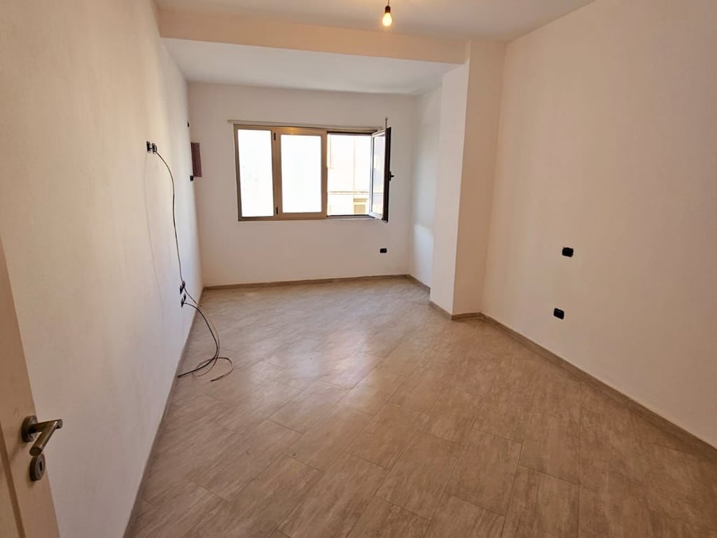 SHITET SUPER APARTAMENT 2+1+2  PRANE PALLATIT TE SPORTIT 
