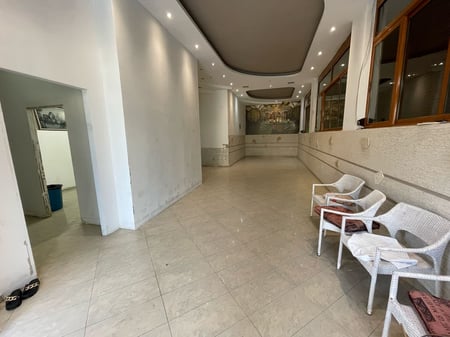 SPACE FOR RENT FOR BAR ETC., Tirana e Re