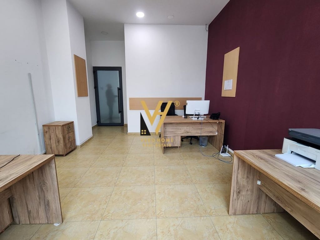 JEPET ZYRE 42 M2 ME QERA TE MYSLYM SHYRI 520 EURO