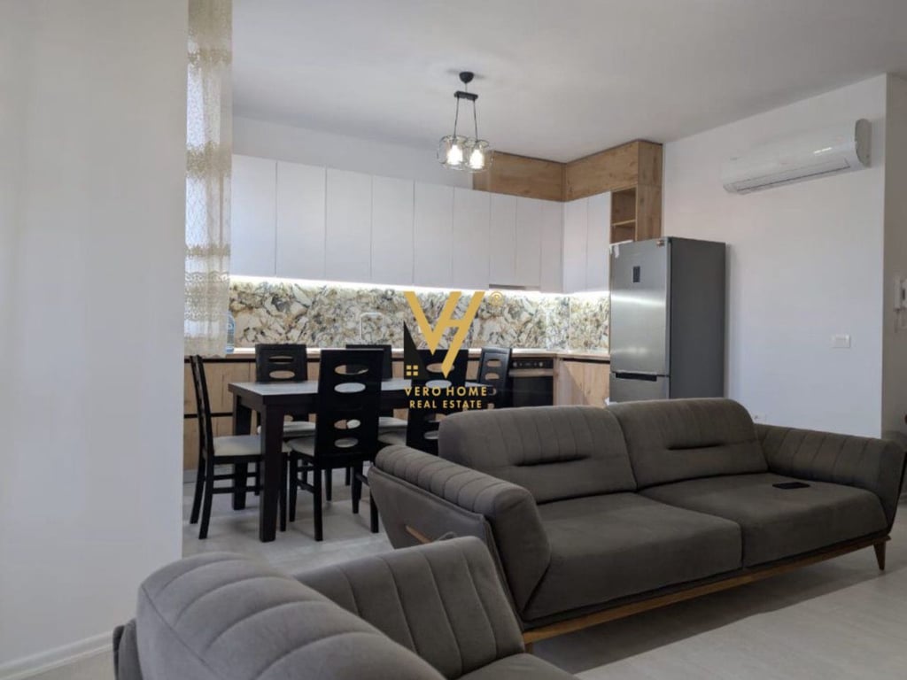 2+1 apartment for rent at Unaza e Re for 700 euros.