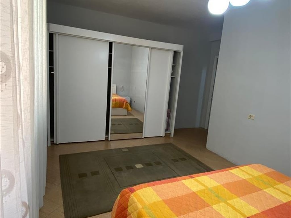 Jepet me Qera Shtepia 2+1,  Rruga Imer Ndregjoni, prane Shkolles se Bashkuar 500 euro