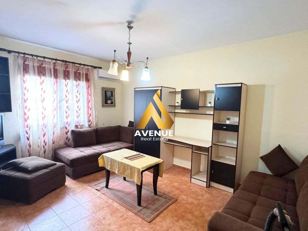 IN AFFITTO APPARTAMENTO 1+1 VICINO AL PALAZZO CON FRECCIA, TIRANA