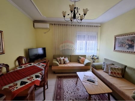 Apartament 4+1 per shitje tek Shkolla e Kuqe