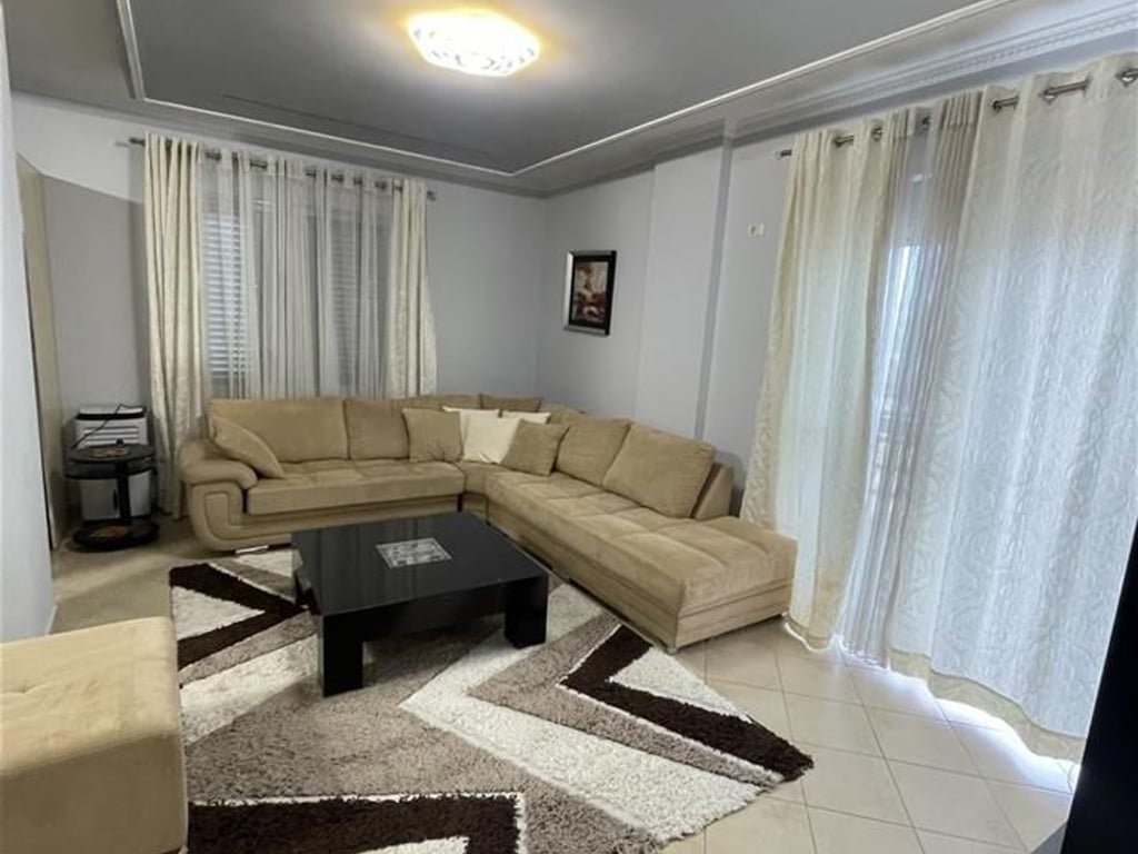 Jepet me qera apartament 2+1+ garazhd te Kodra e Diellit 1