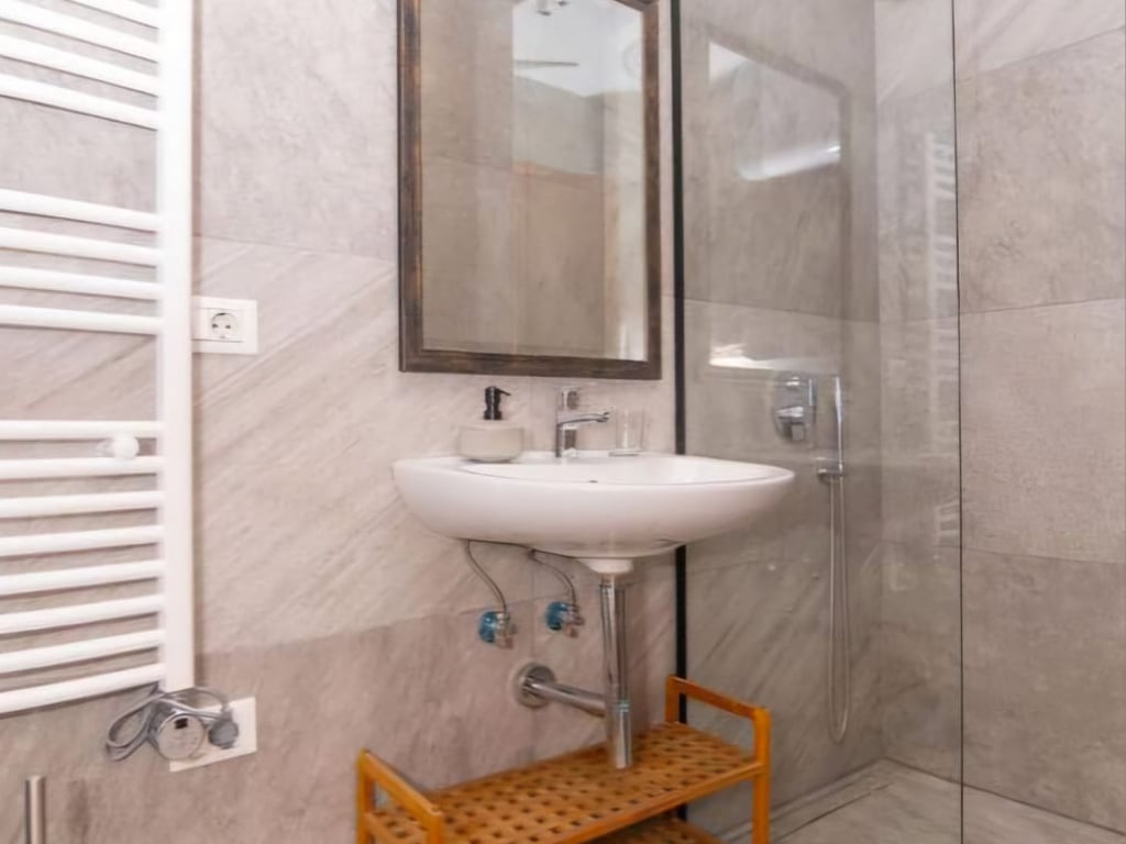 Për Shitje: Apartament Modern 3+1 me Pamje në Rr. Barrikadave, Tiranë