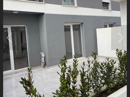 A 1+1 apartment with a veranda is available for rent at Univers City for residential or office use.