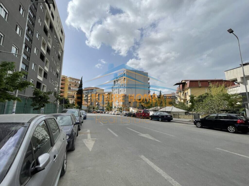 Shitet Apartament 1+1 Komuna e Parisit