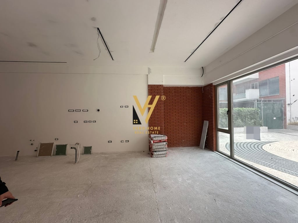 70M2 SPACE FOR RENT IN DELIJORGJI 1,500 EURO