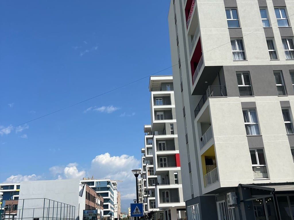 APARTAMENT ME QIRA NE TIRANE  , Univers City
