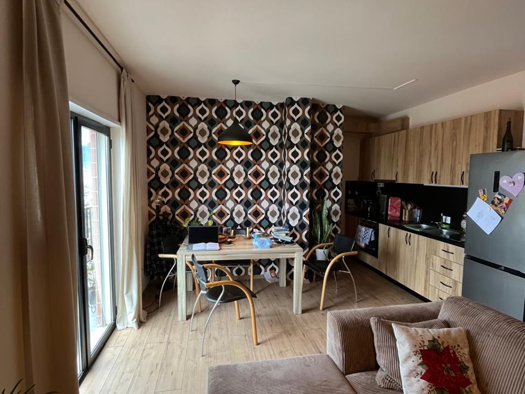 Shes Apartament 2+1 tek Rruga Gjon Buzuku