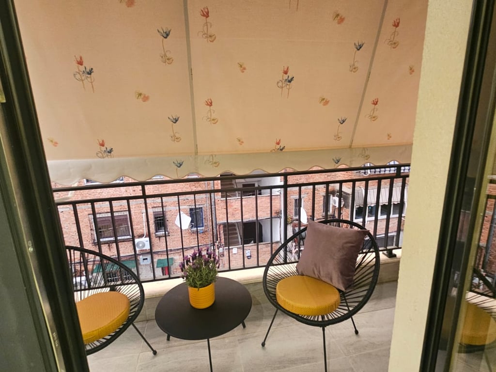 Shitet Apartament 2+1 Prane Pazarit te Ri