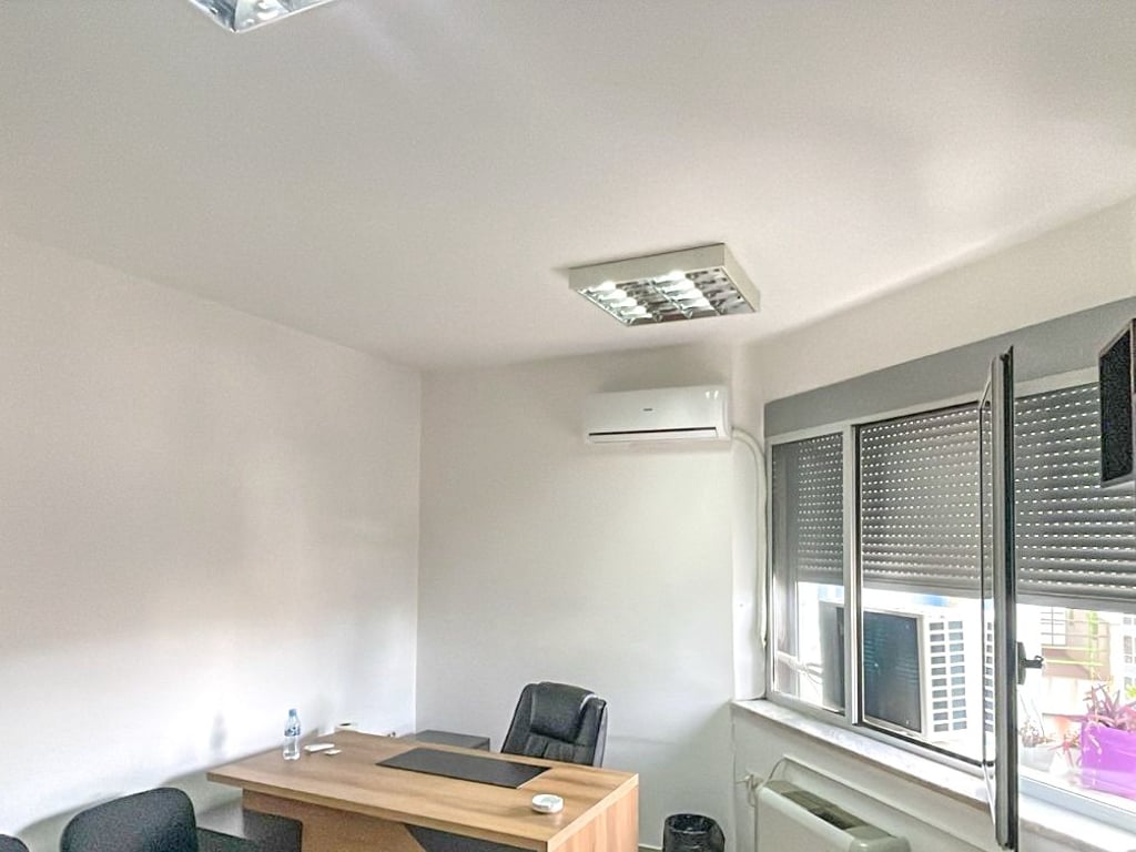 Qender, 3000 Euro, ambient biznesi me qera i gjithe kati 