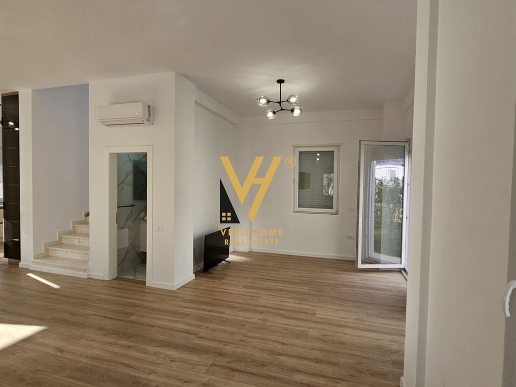 VILLA TRE PIANI IN AFFITTO A SAUK 2.800 EURO