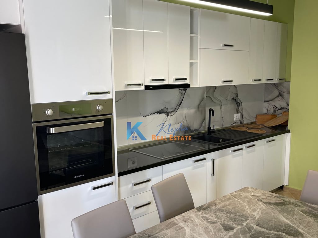 2+1 per Qira ne rrugen Jordan Misja, Kompleksi Gener2