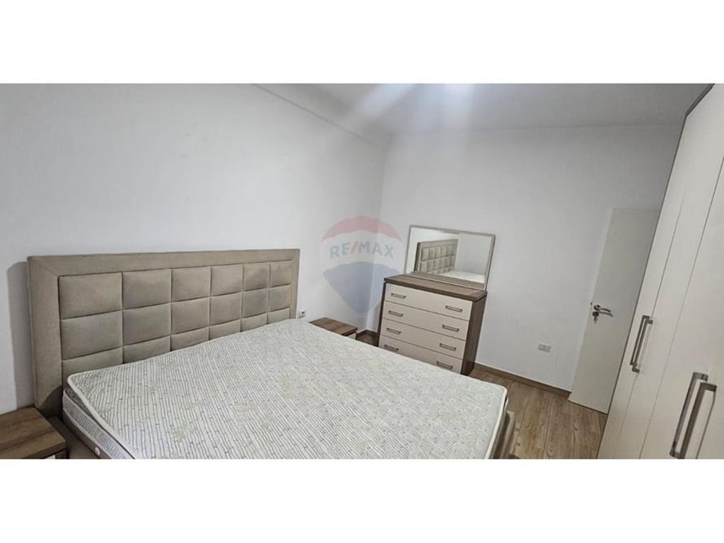 Shitet apartament 1+1 tek 5 maji