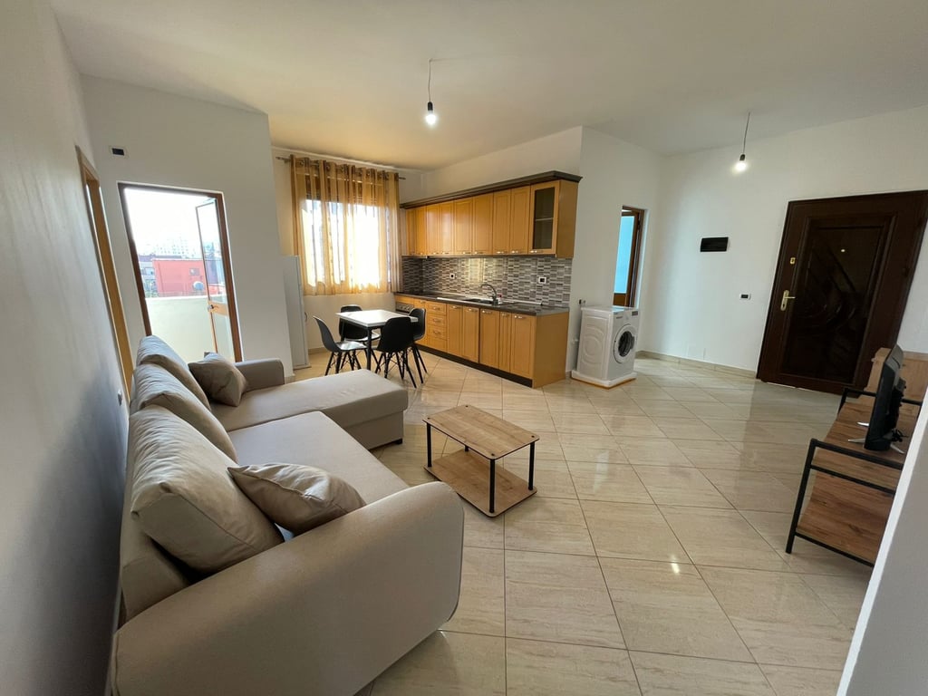 Ne zonen e Rr.Siri Kodra,Rruga Bexhet Nelku jepet me qera apartament 2+1,i mobiluar.60,000Leke 