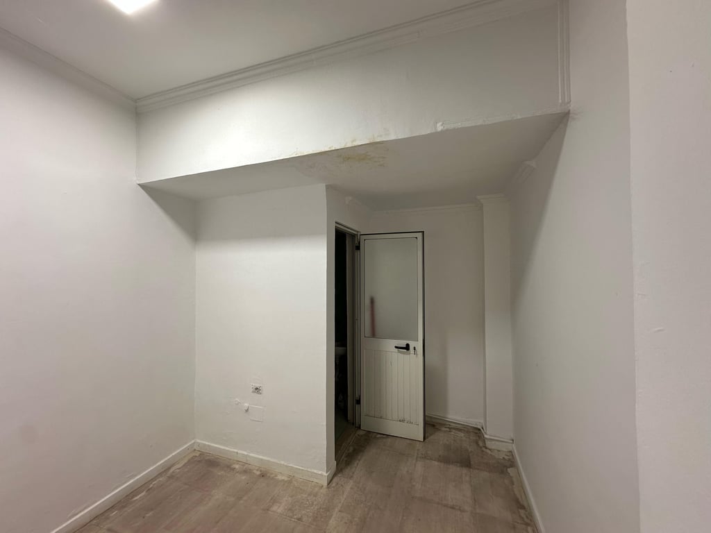 Affitto, Ambiente Commerciale, Piazza Wilson, Tirana.