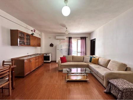 Appartamento 1+1 con veranda in affitto