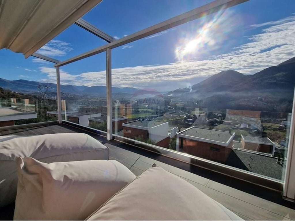 Villa di 3 piani in vendita vicino a TEG!