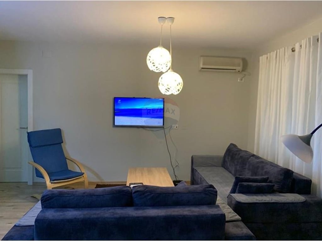 Jepet apartament 1+1 me qira ne qender te rruga Bardhok Biba