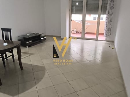 JEPET ZYRE 130 M2 ME QERA TE KOMUNA E PARISIT 1.200 EURO