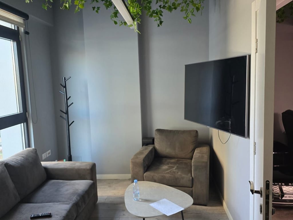 🏢 Ambient Zyre me Qira – Square 21 , Rr.Kavajes🏢