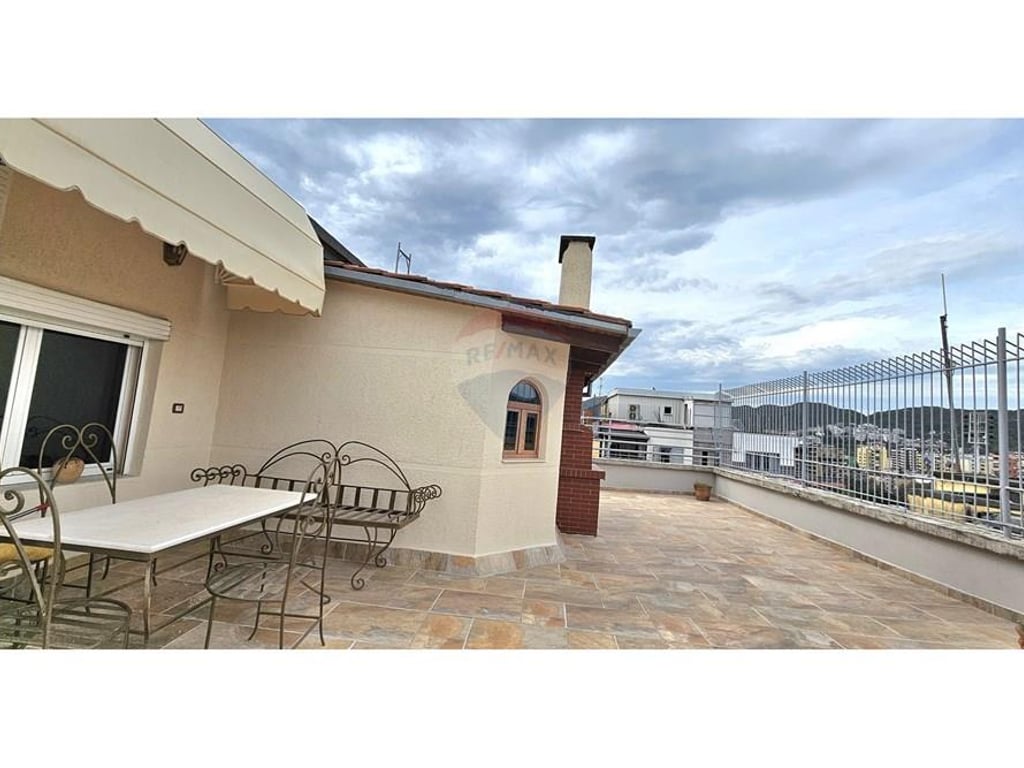 Appartamento 3+1+2+ veranda in affitto