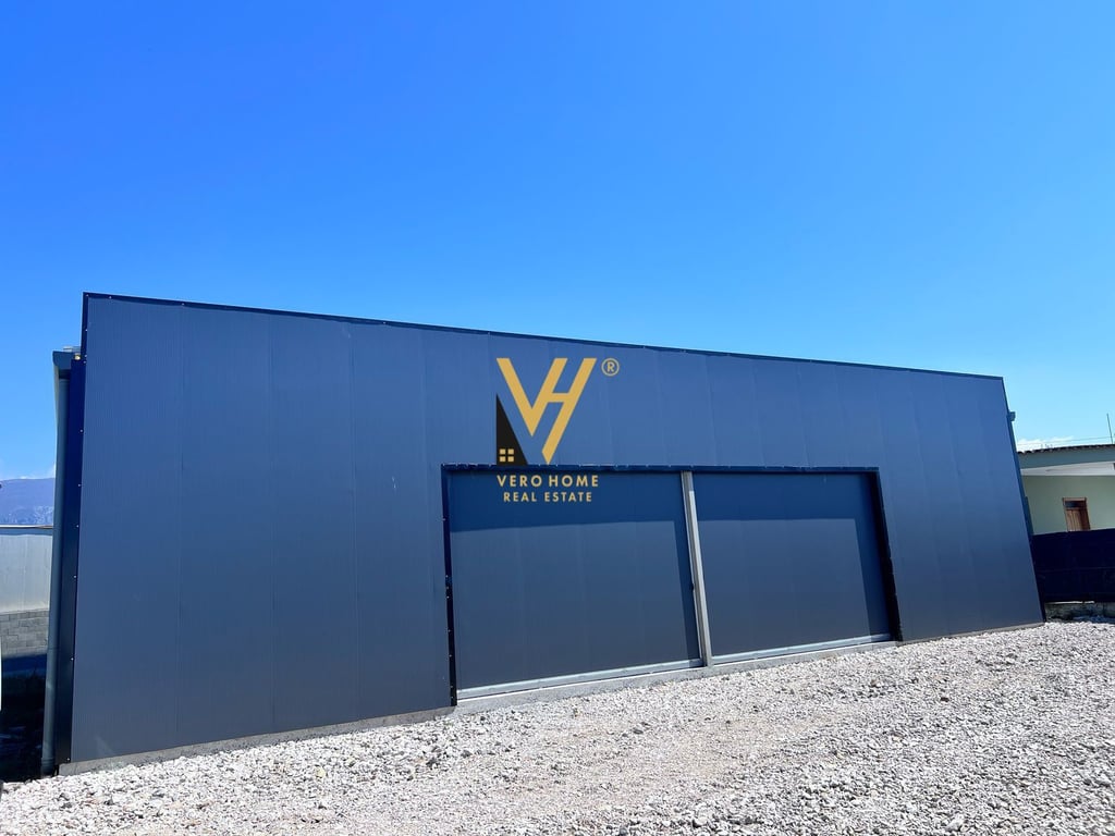 A 320M2 CAPON IS FOR RENT IN ZALLHERR FOR 1,500 EURO.