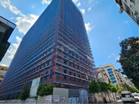 1+1 apartment for sale in the Paris Commune.