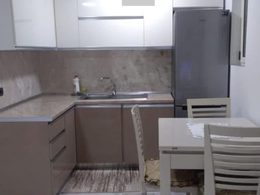 Jepet me qera apartament 1+1 prane Restorant Durresit