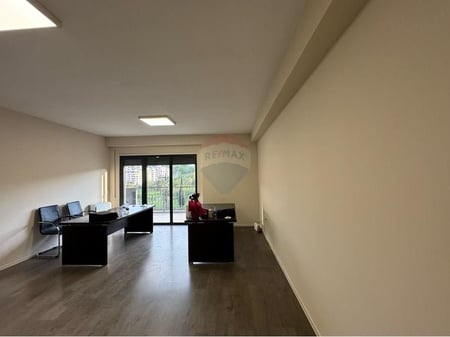 ZYRE PER QIRA TEK KOMUNA E PARISIT!