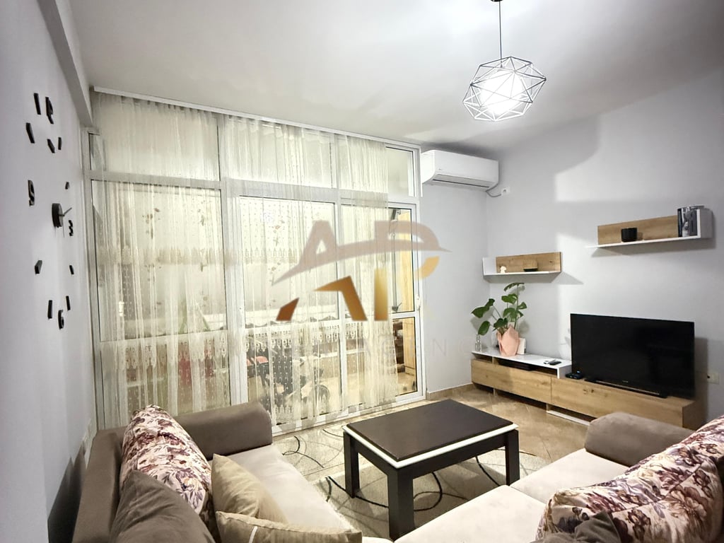 Jepet me qera apartament 1+1 tek Vila L, Astir