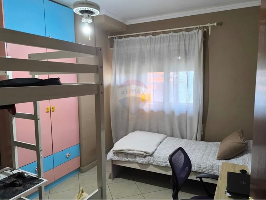 Vendesi appartamento 2+1 in via Kavajë.