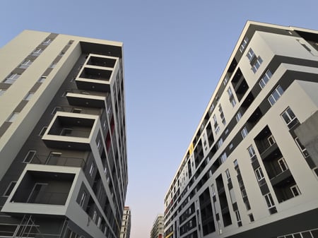 Negozio in Vendita con Terrazza a Univers City, QTU. (Auto accettata 20-30 mila €).