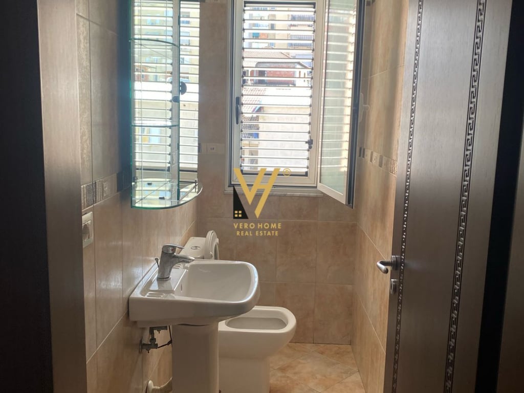 JEPET APARTAMENT 3+2+BLK ME QERA NE SELITE 500 EURO