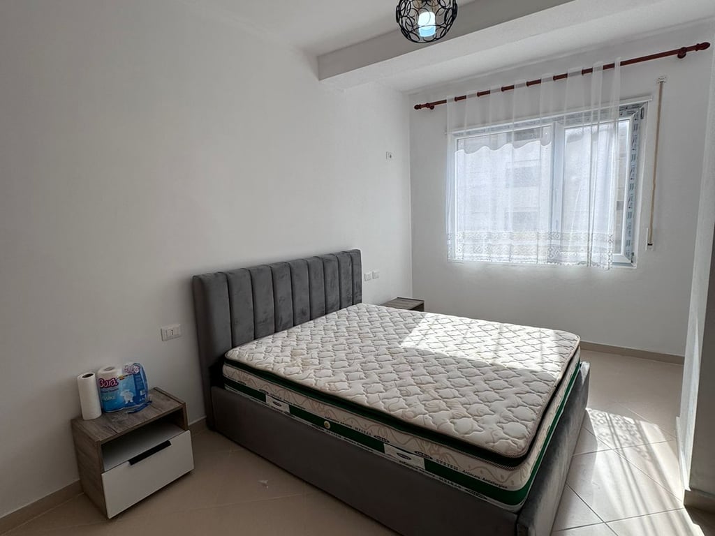 Affittasi appartamento 2+1, Fresk vicino all'Hotel Gaxherri Prezzo: 350 mila lekë