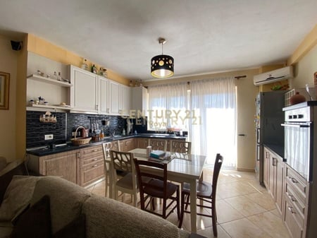 SHESIM APARTAMENT 2+1+2 PRANE RRUGES IRFAN TOMINI