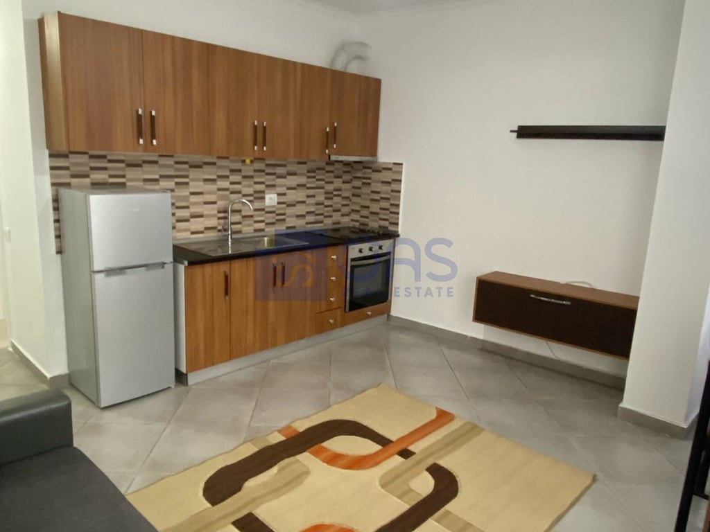 Affittasi appartamento 1+1 ad Astir 400 euro.