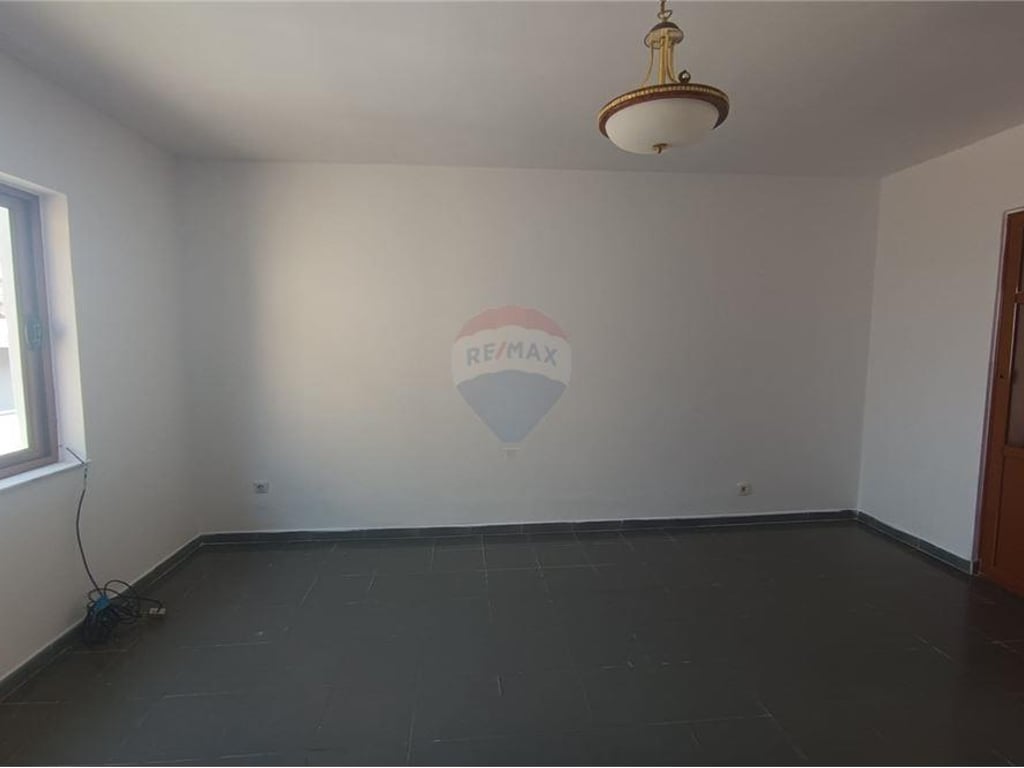 Apartament 3+1 ne shitje prane Shkolles se Kuqe